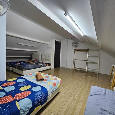 Color Mixed Home Hostel 조지타운 외부 사진