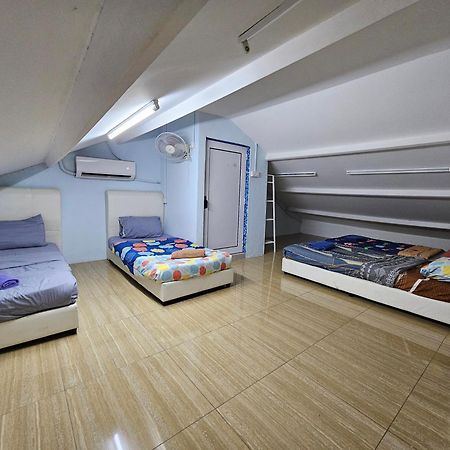 Color Mixed Home Hostel 조지타운 외부 사진