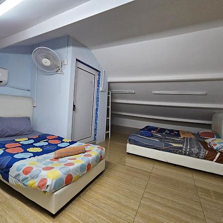 Color Mixed Home Hostel 조지타운 외부 사진