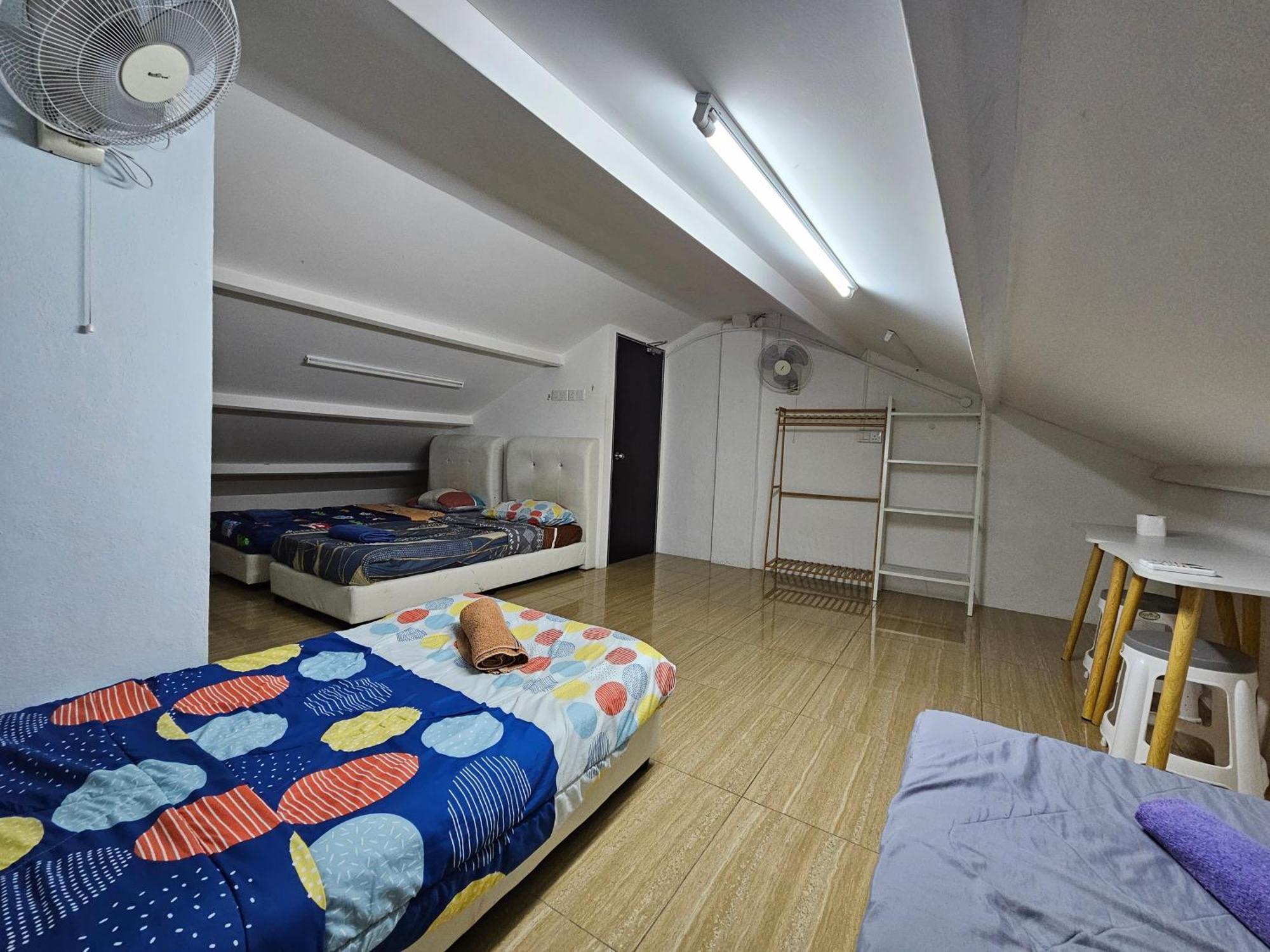 Color Mixed Home Hostel 조지타운 외부 사진