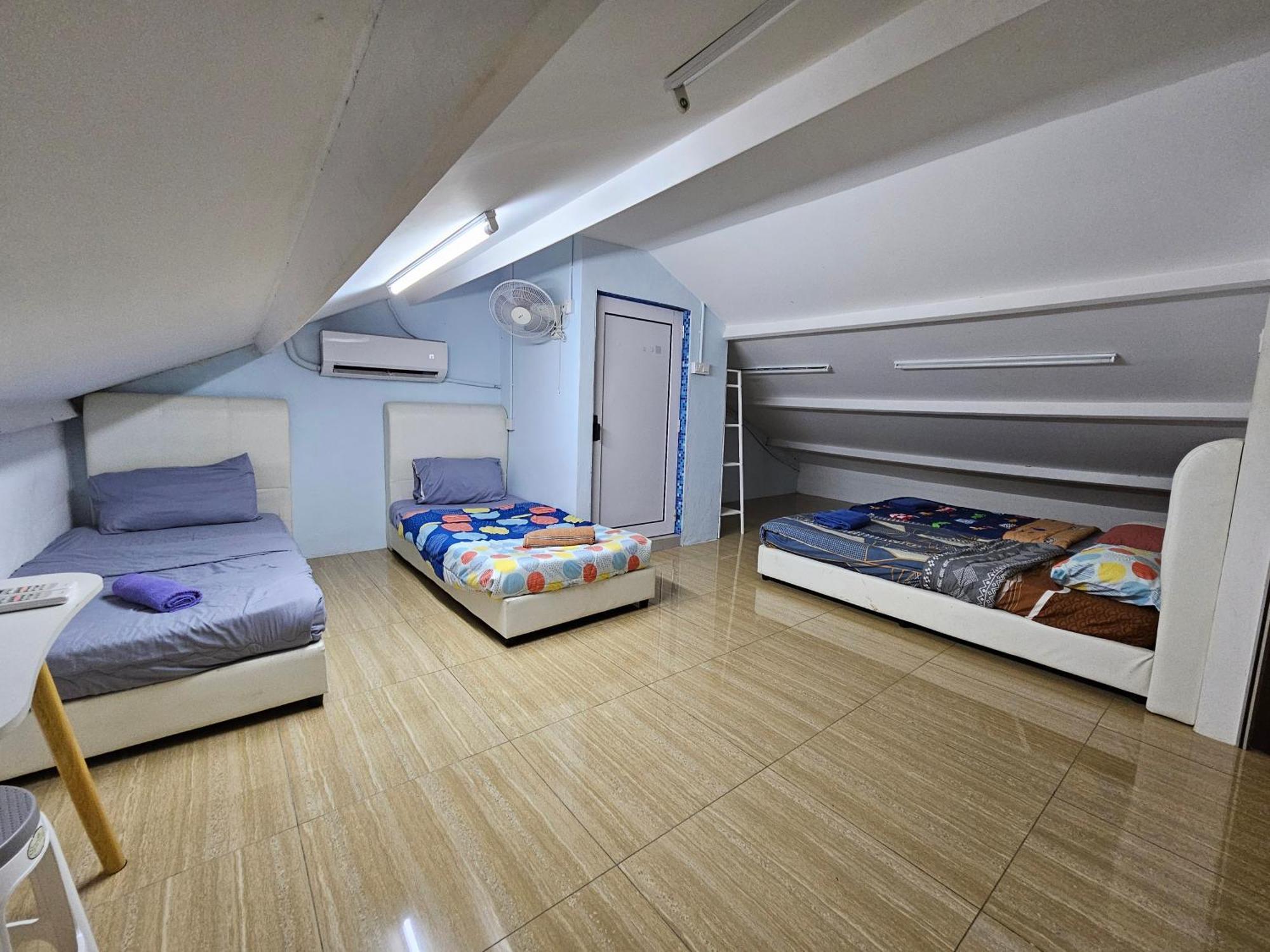 Color Mixed Home Hostel 조지타운 외부 사진