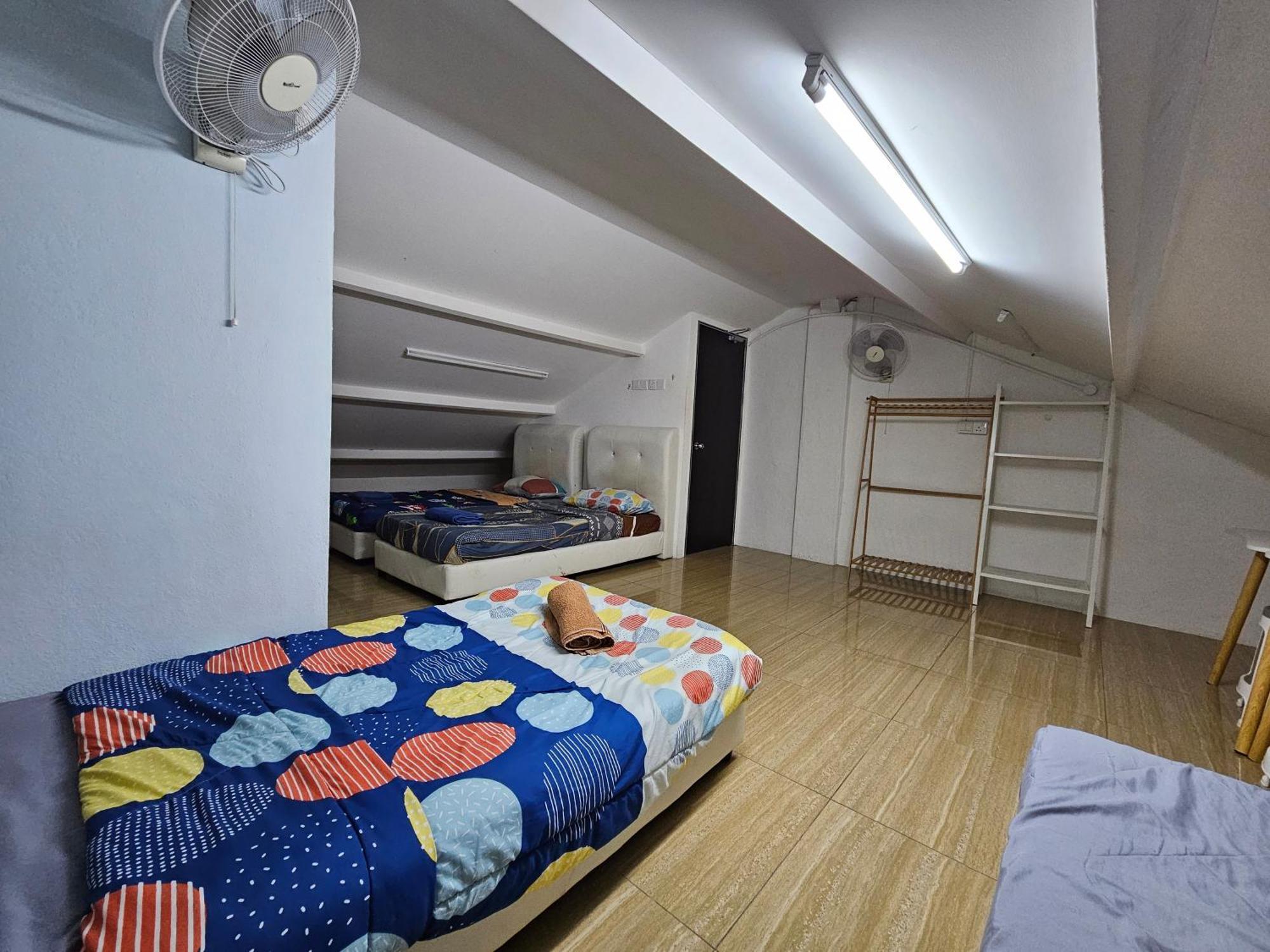 Color Mixed Home Hostel 조지타운 외부 사진