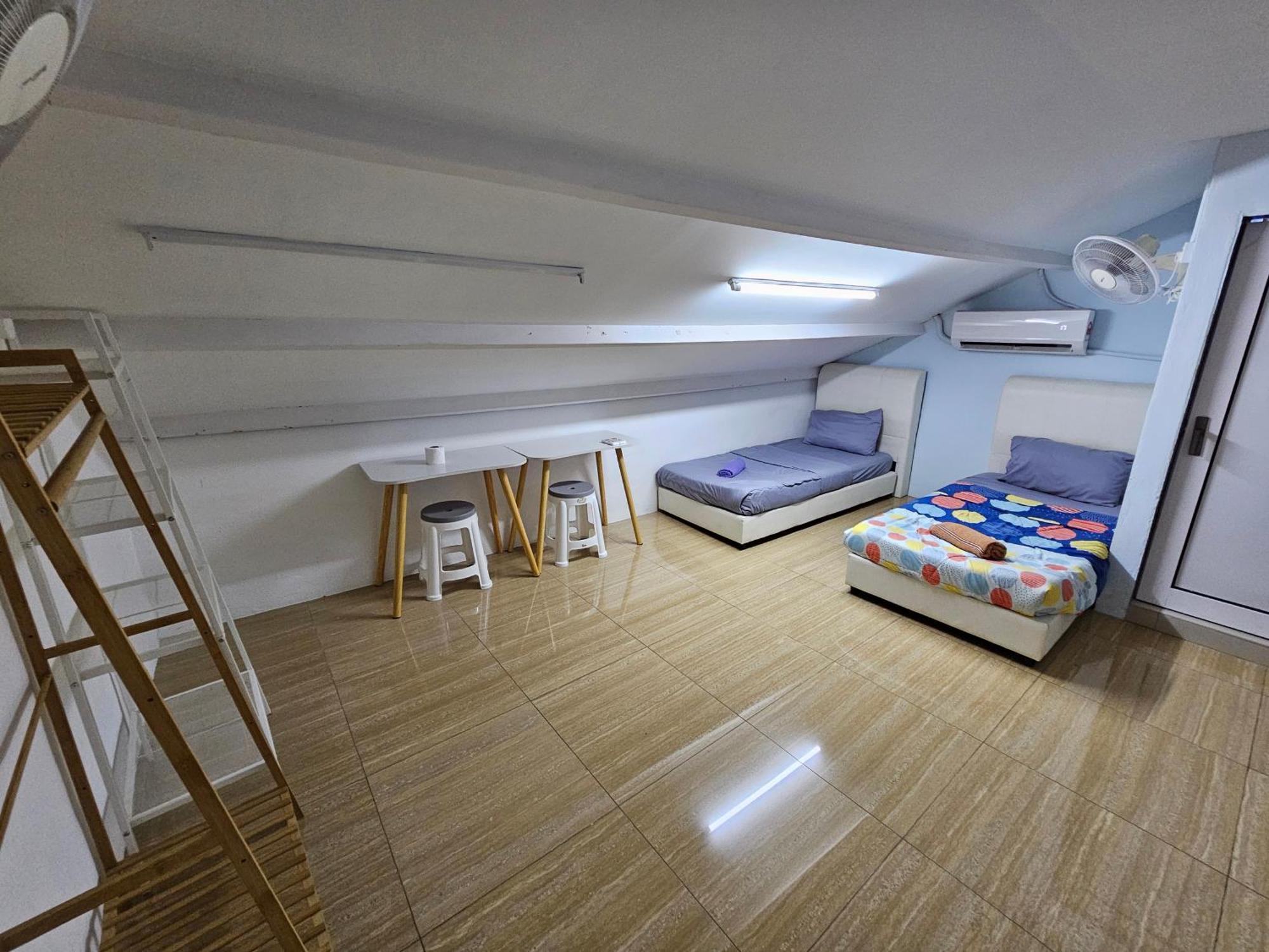 Color Mixed Home Hostel 조지타운 외부 사진