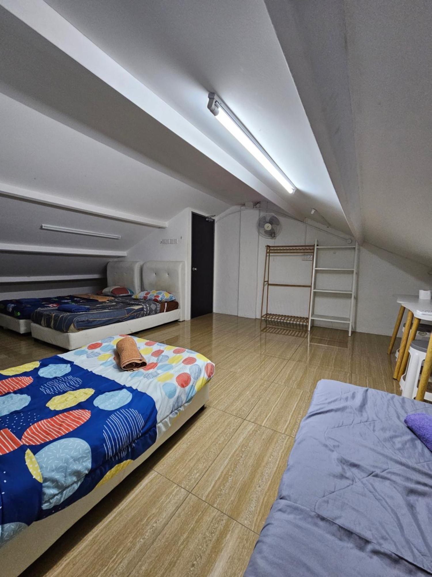 Color Mixed Home Hostel 조지타운 외부 사진